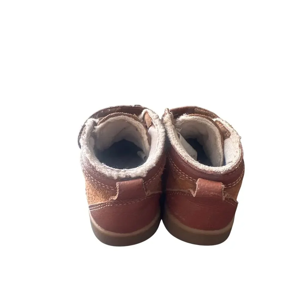 UGG Baby Rennon II sneakers in a chestnut brown color 4/5